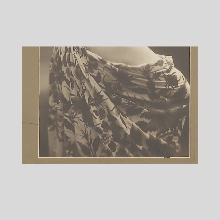 Fotografia con firma autografa. (1912 ca.).