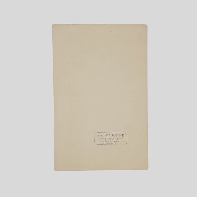 Fotografia originale con dedica e firma autografa. “Al Prof. Mario …