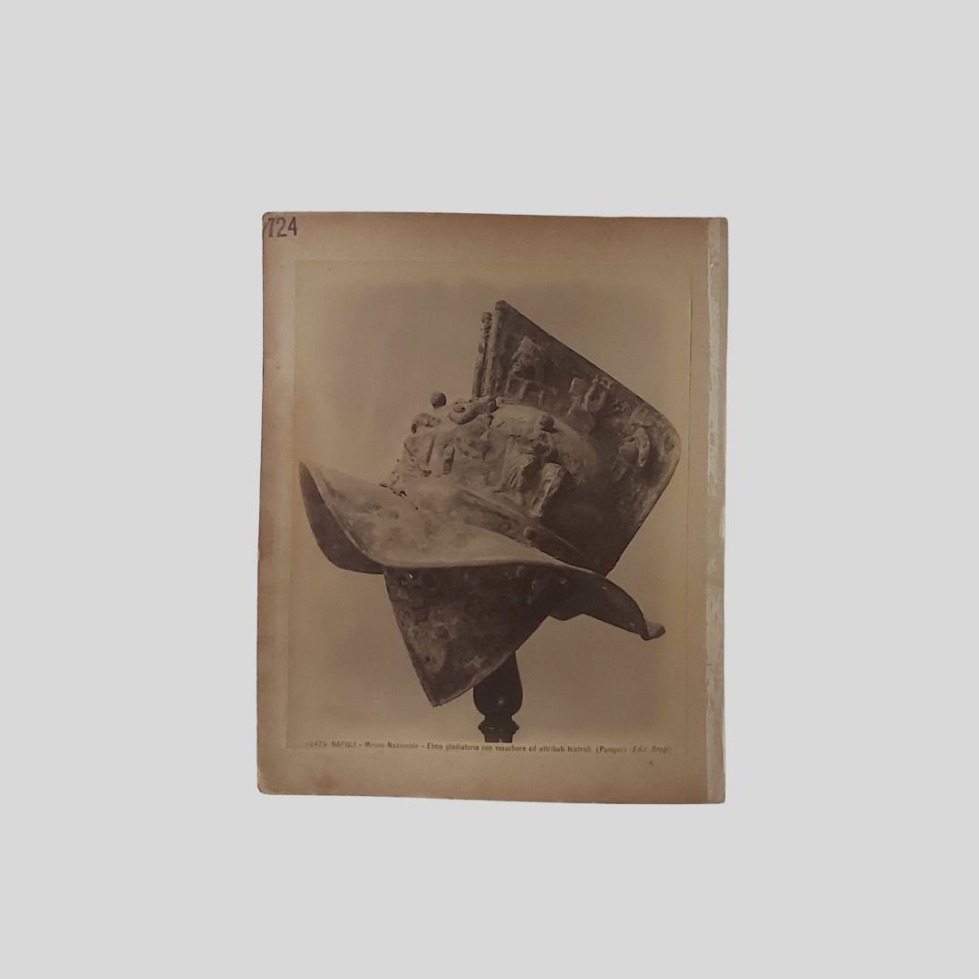 Gladiatore Elmo. Napoli Museo Nazionale. Edizioni Brogi. | Immagine principale