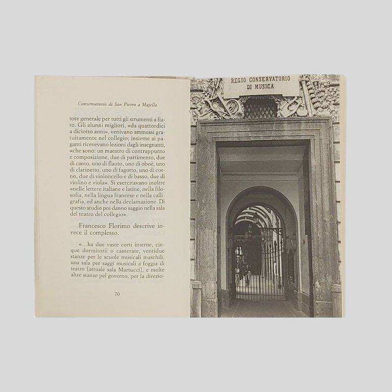 Guida musicale del centro antico di Napoli.