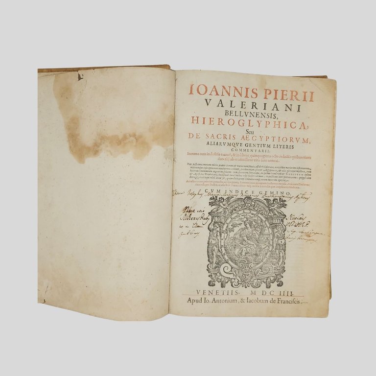 Hieroglyphica, seu de sacris aegyptiorvm, aliarvmque gentivm lieris commentarii. Summa …