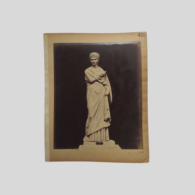 La sacerdotessa Eumachia. Foto Brogi. | Immagine Gallery 2