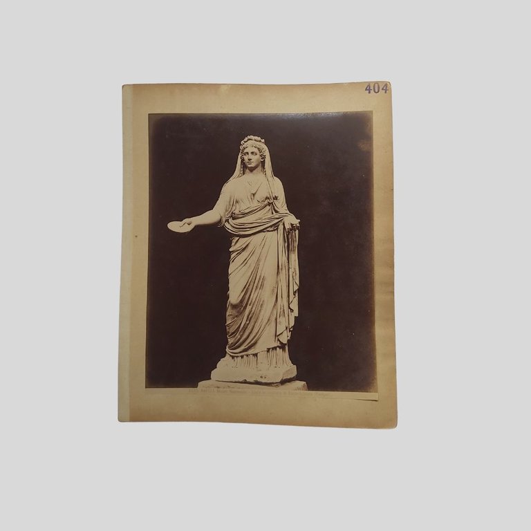 Lucilla. Edizioni Brogi. | Immagine Gallery 2