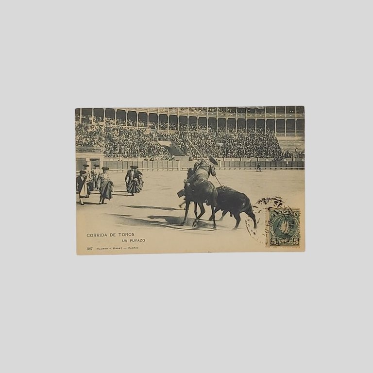 Madrid. Corrida de Toros. Un Puyazo. | Immagine Gallery 1