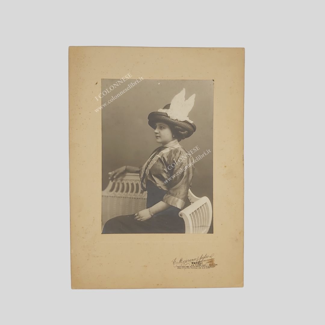 Elvira Donnarumma [Napoli 1883-1933] Celebre cantante napoletana. Ritratto fotografico.