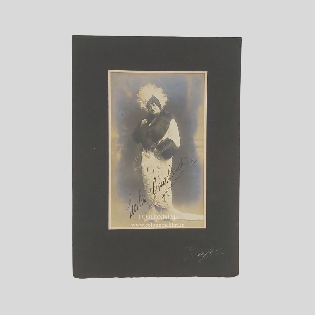 Ritratto fotografico con firma autografa (1914 ca.).