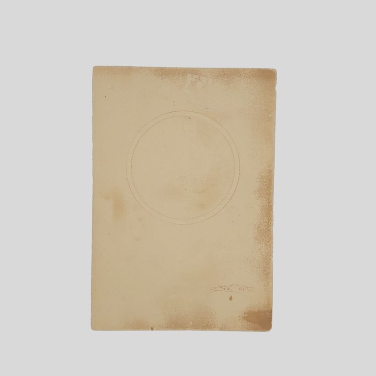 Ritratto fotografico con firma autografa a inchiostro marrone. Raro e …