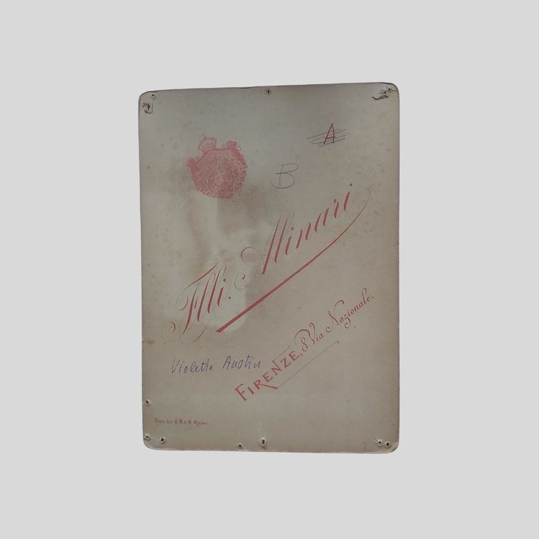 Ritratto fotografico con firma autografa. Datata ‘Naples july 22 1895’.