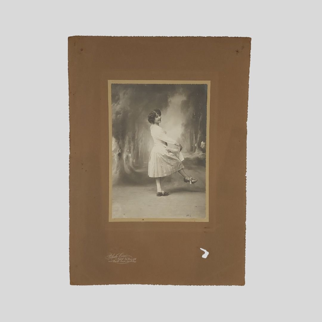 Ritratto fotografico in abiti di scena.