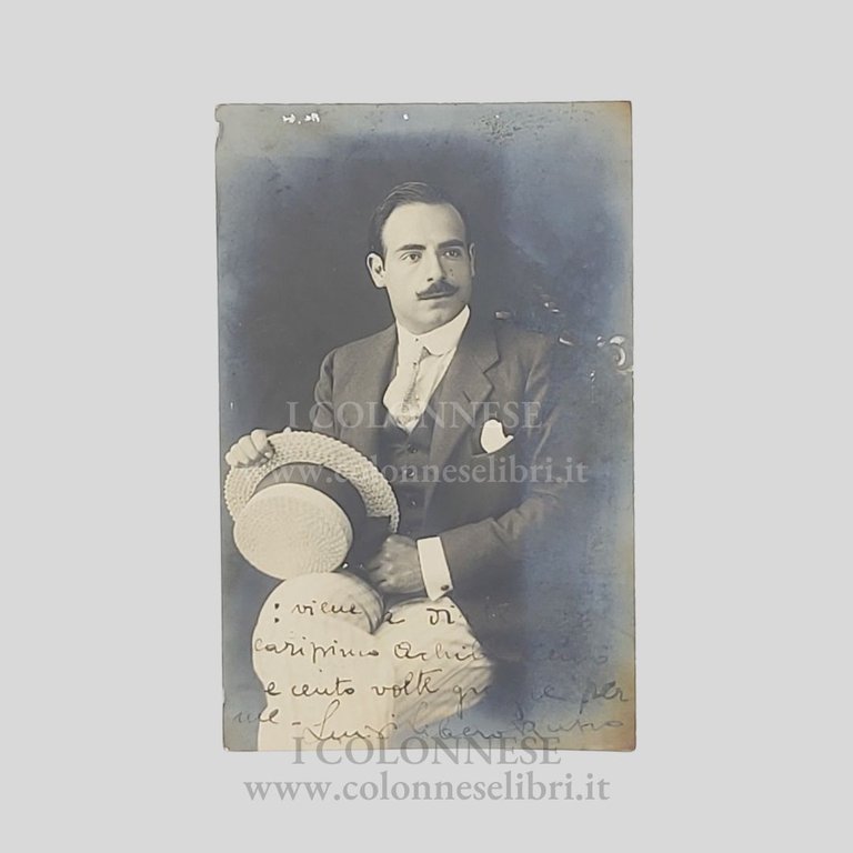 Ritratto fotografico su cartolina postale, con dedica e firma autografa, …