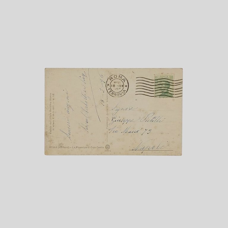 Roma. La Piramide di Caio Cestio.