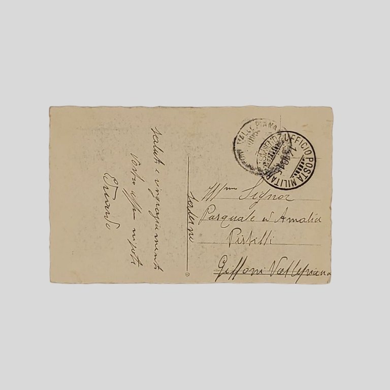 Versi con pecore al pascolo.