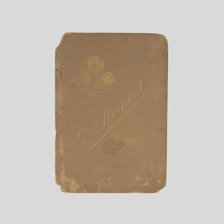 Vincenzo Larizza [Napoli 1862-1902] Tenore. Ritratto fotografico in abiti di …