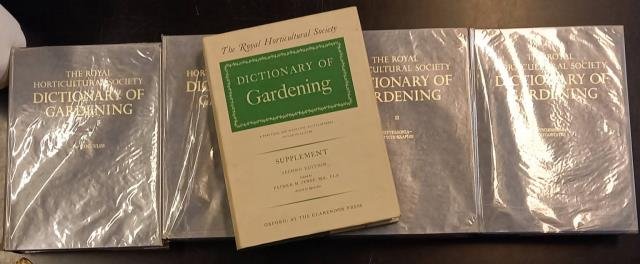 DICTIONARY OF GARDENING. A practical and scientific Encyclopaedia of Horticulture. …