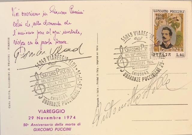 Firme autografe di Antonietta Stella e Roman Vlad, su cartolina postale, per il 50° anniversario della morte di Giacomo Puccini. Cartolina postale con fotografia di un Puccini affermato ed elegante.