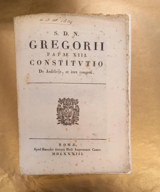 S.D.N. Gregorii Papae XIII Constitutio de aedificijs, et iure congrui.