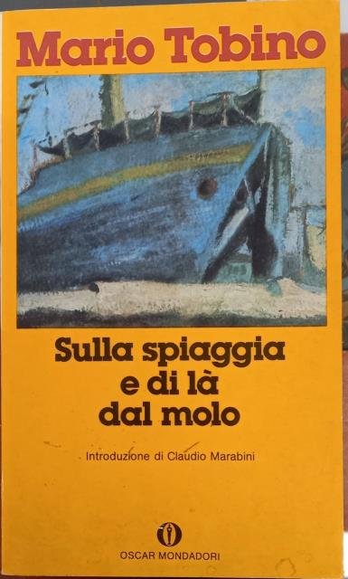 SULLA SPIAGGIA E DI LA' DAL MOLO.