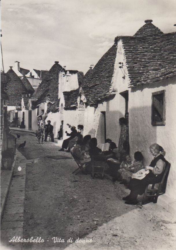 ALBEROBELLO Vita di Donne Cartolina NON Viaggiata Congresso Geografico Bari …
