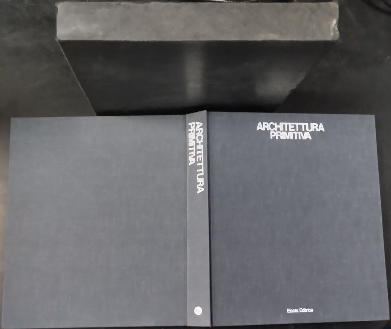 ARCHITETTURA PRIMITIVA di Enrico Guidoni 1975 Electa Libro sulla