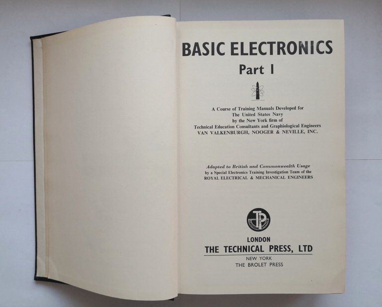 BASIC ELECTRONICS di Noger Neville 1964 The Technical Press libro …
