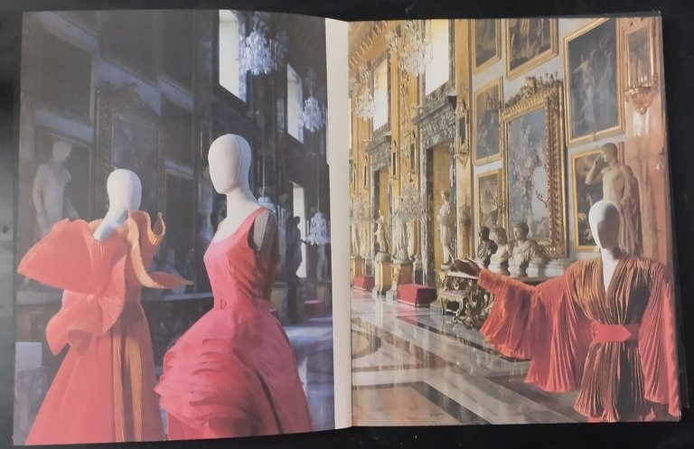 L'ELOGIO DELLA BELLEZZA di Roberto Capucci 2000 De Luca Libro …