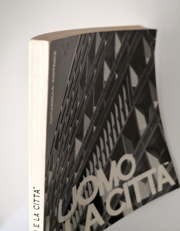 L'UOMO E LA CITTÀ a cura di architetto Pina Ciampani …