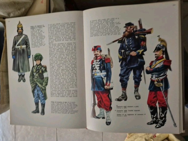 Le uniformi 800 uniformi di tutto il mondo dalle origini …