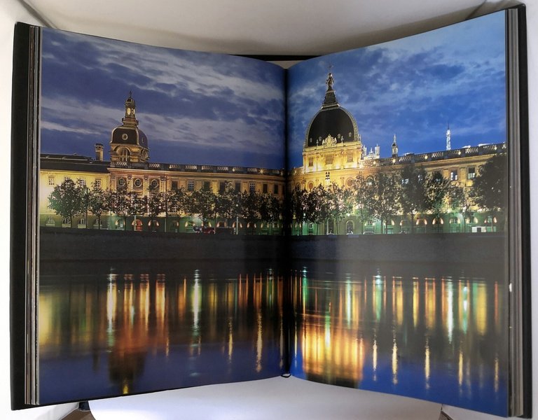 LIGHT IS LIFE di Alain Guilhot 2007 Les chemins de …