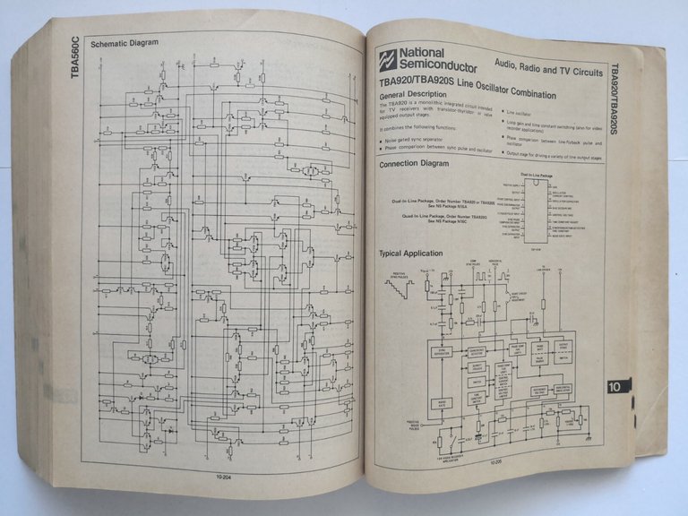 LINEAR DATABOOK 1980 National Semiconductor Corporation Libro 1980 Semiconduttor