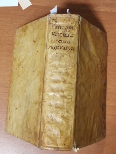 Panegyricae orationes veterum oratorum notis ac numismatibus illustravit 1708