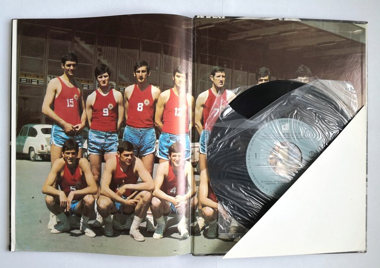 ZLATO NASE libro 1971 Jaka Stular con autografi basket femminile …