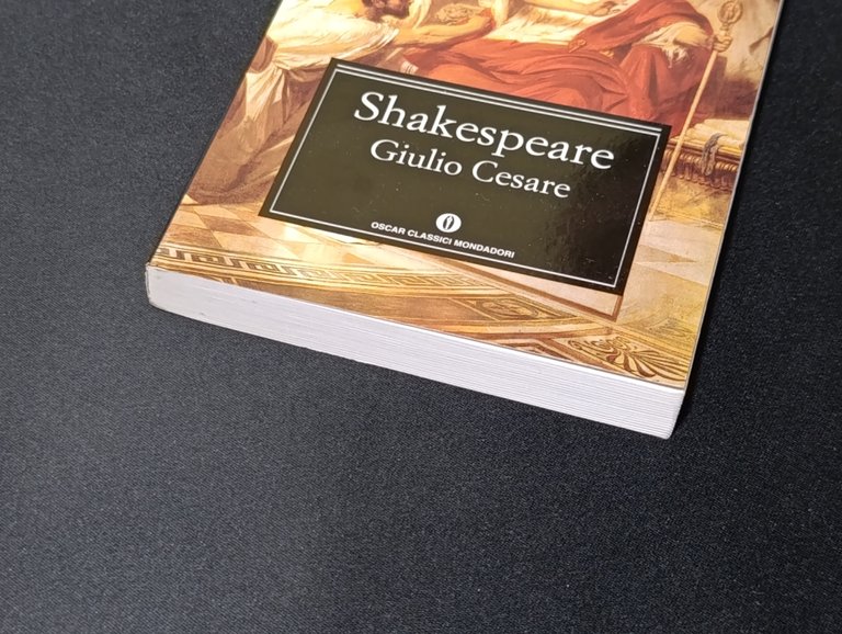 Amleto + Giulio Cesare: lotto di 2 libri Oscar Mondadori