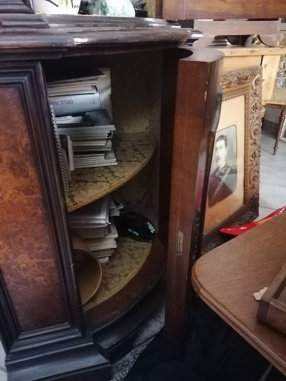 Angoliera Vetro Bombato Impiallacciata in Radica di Noce 5 Ripiani …