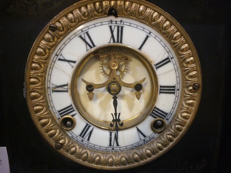 Antico Orologio Da Tavolo In Marmo Datato 1902 Appartenuto a …