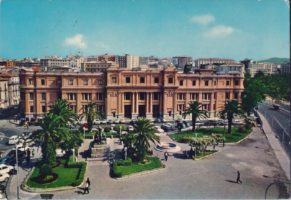 Catanzaro. Piazza Risorgimento e Palazzo di Giustizia. Viaggiata 1957 | Immagine principale