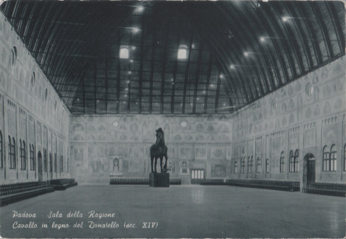 Cavallo in legno di Donatello. Sala della Ragione. Padova. Non … | Immagine principale