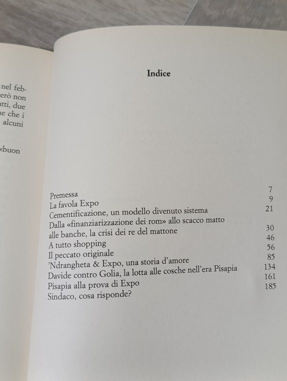 Chi comanda Milano : una cittÃ travolta dagli scandali e …
