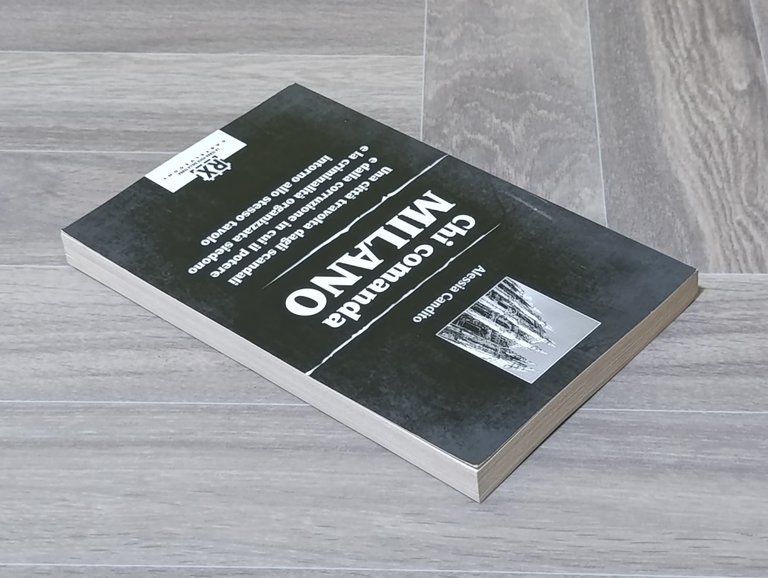 Chi comanda Milano : una cittÃ travolta dagli scandali e …