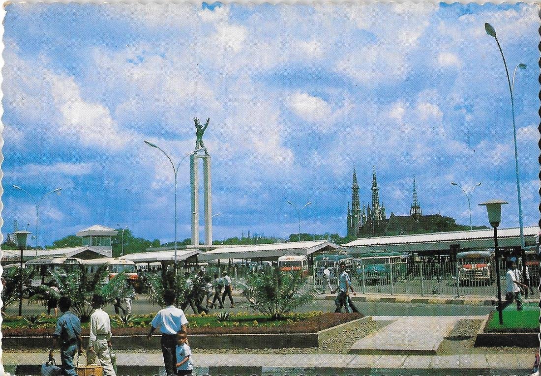 Djakarta, Bus station. Non viaggiata | Immagine principale