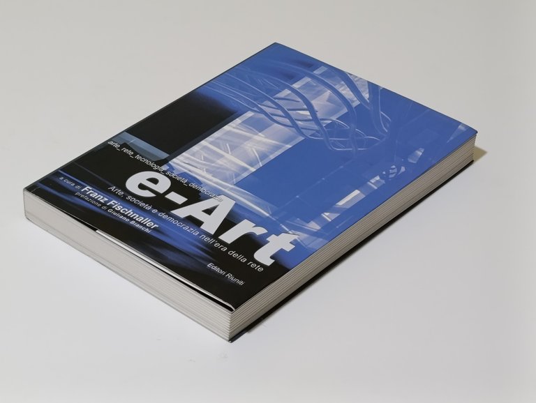 e-Art. Arte, società e democrazia nell'era della rete. Con CD-ROM