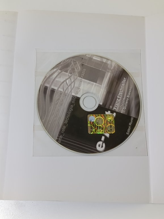 e-Art. Arte, società e democrazia nell'era della rete. Con CD-ROM
