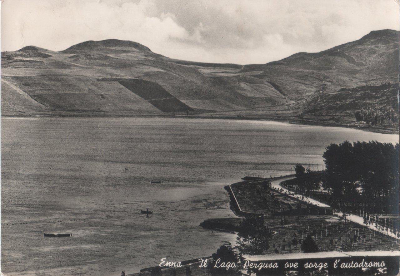 Enna. il Lago Pergusa ove sorge l'autodromo . Viaggiata 1955 | Immagine principale