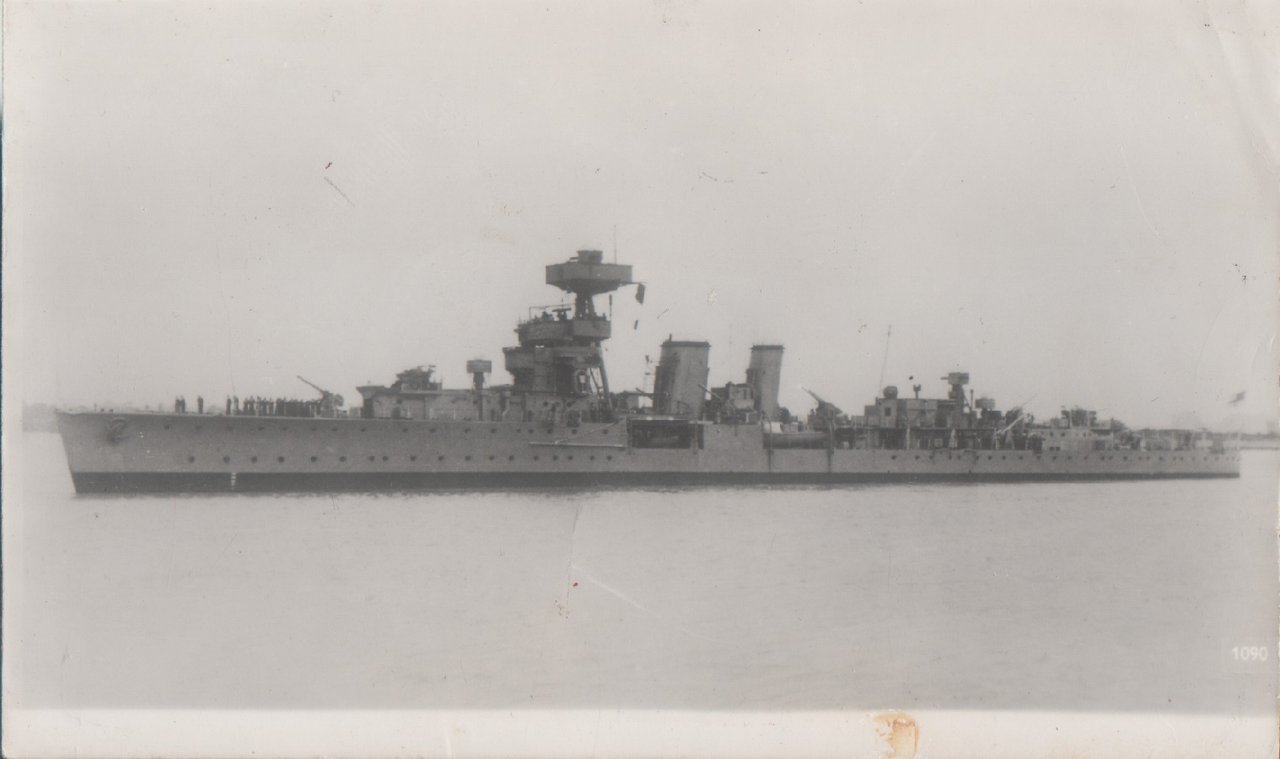 HMS Curlew (D42). Photo | Immagine principale