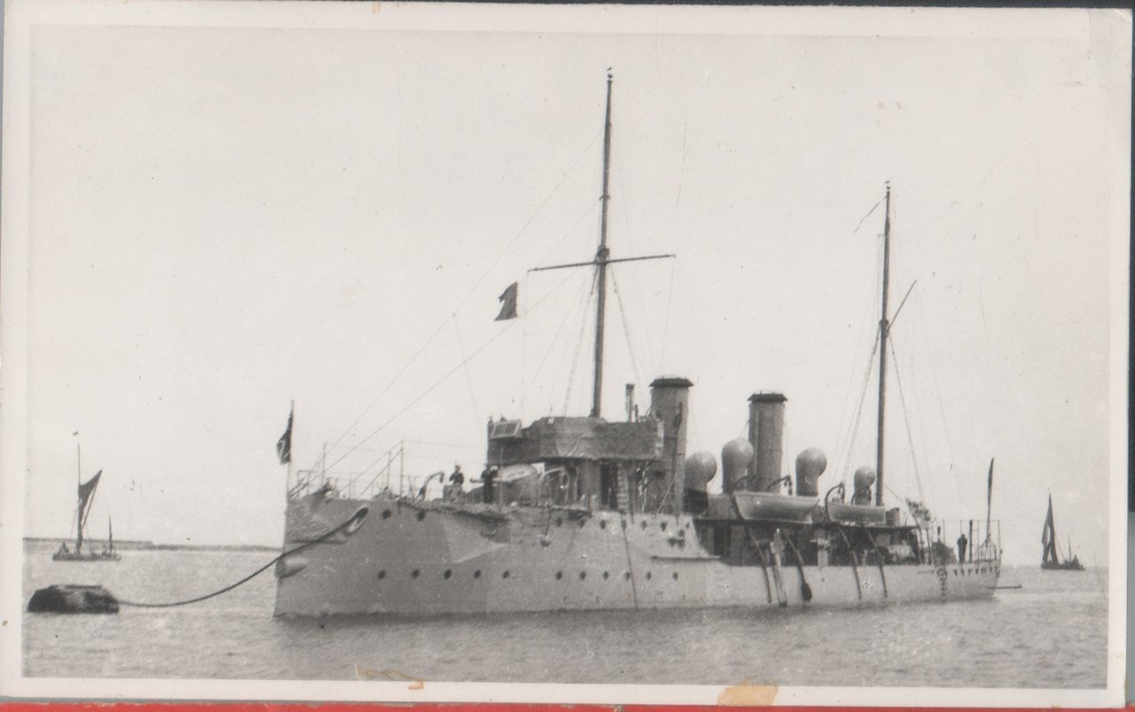 HMS Gossamer (1890). Photo | Immagine principale