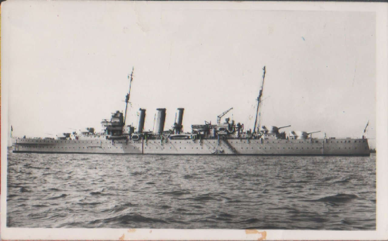 HMS Shropshire (73). Photo | Immagine principale