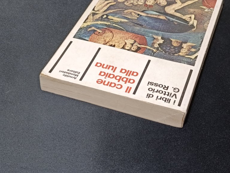 Il cane abbaia alla luna