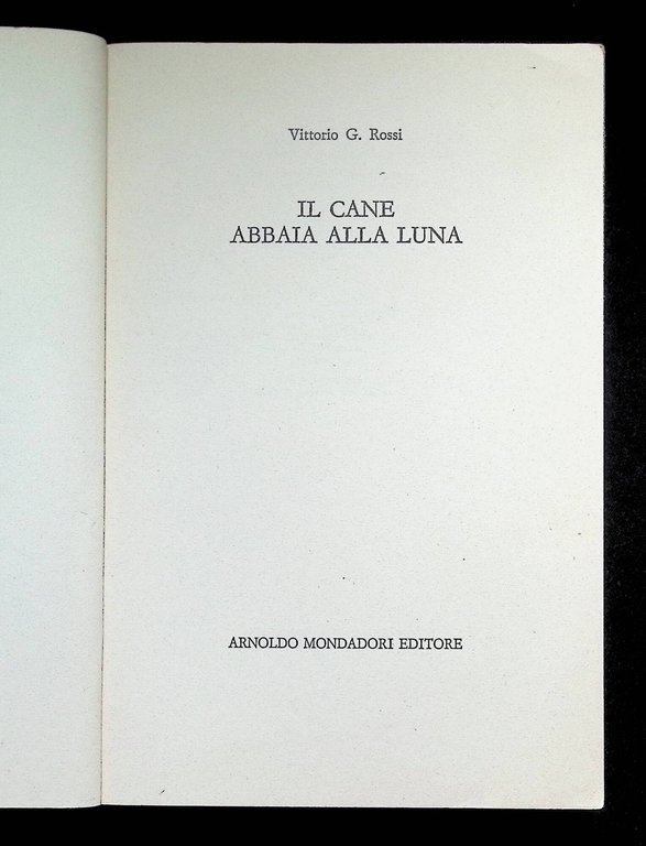 Il cane abbaia alla luna