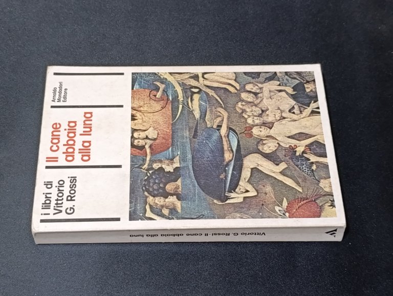 Il cane abbaia alla luna