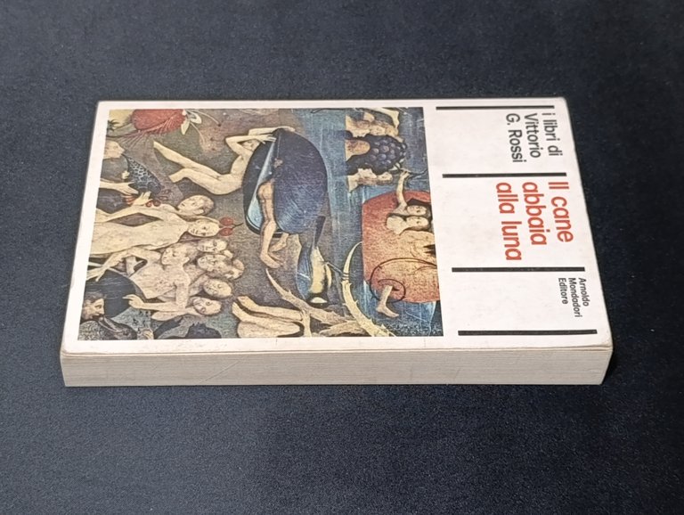 Il cane abbaia alla luna