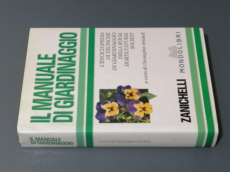 Il Manuale Di Giardinaggio Libro Brickell Zanichelli Mondolibri 2001